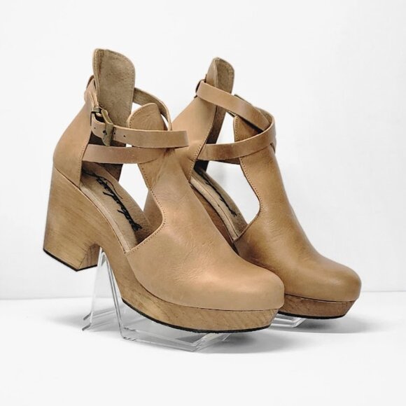 Free People Shoes - FREE PEOPLE collection cedar clog shoes Sz 9 NEW